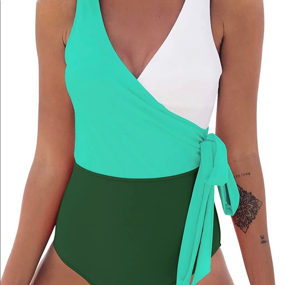 Green color block women’s swim suit - Picture 2 of 4